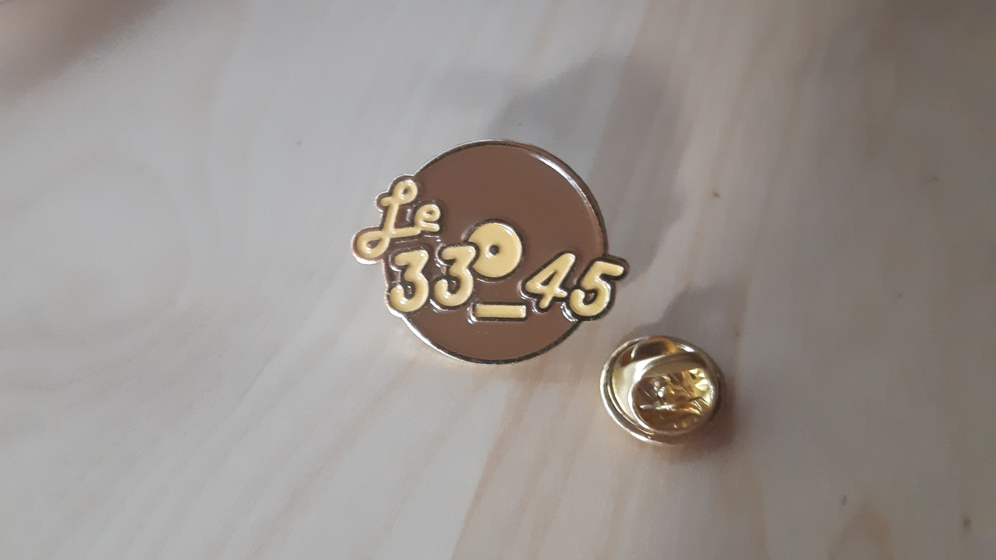 Gold metal pin "Pin's"