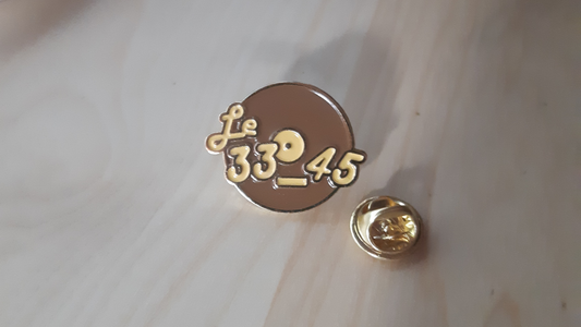 Épinglette dorée ''Pin's'' en métal